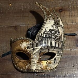 Laguna Maschere Venetian Style Gold and Black Mask Hand Made In Italy